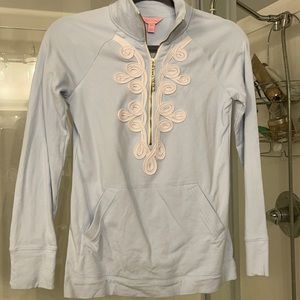 Lilly Pulitzer slim fitting skipper popover sweatshirt. Gold zipper detail